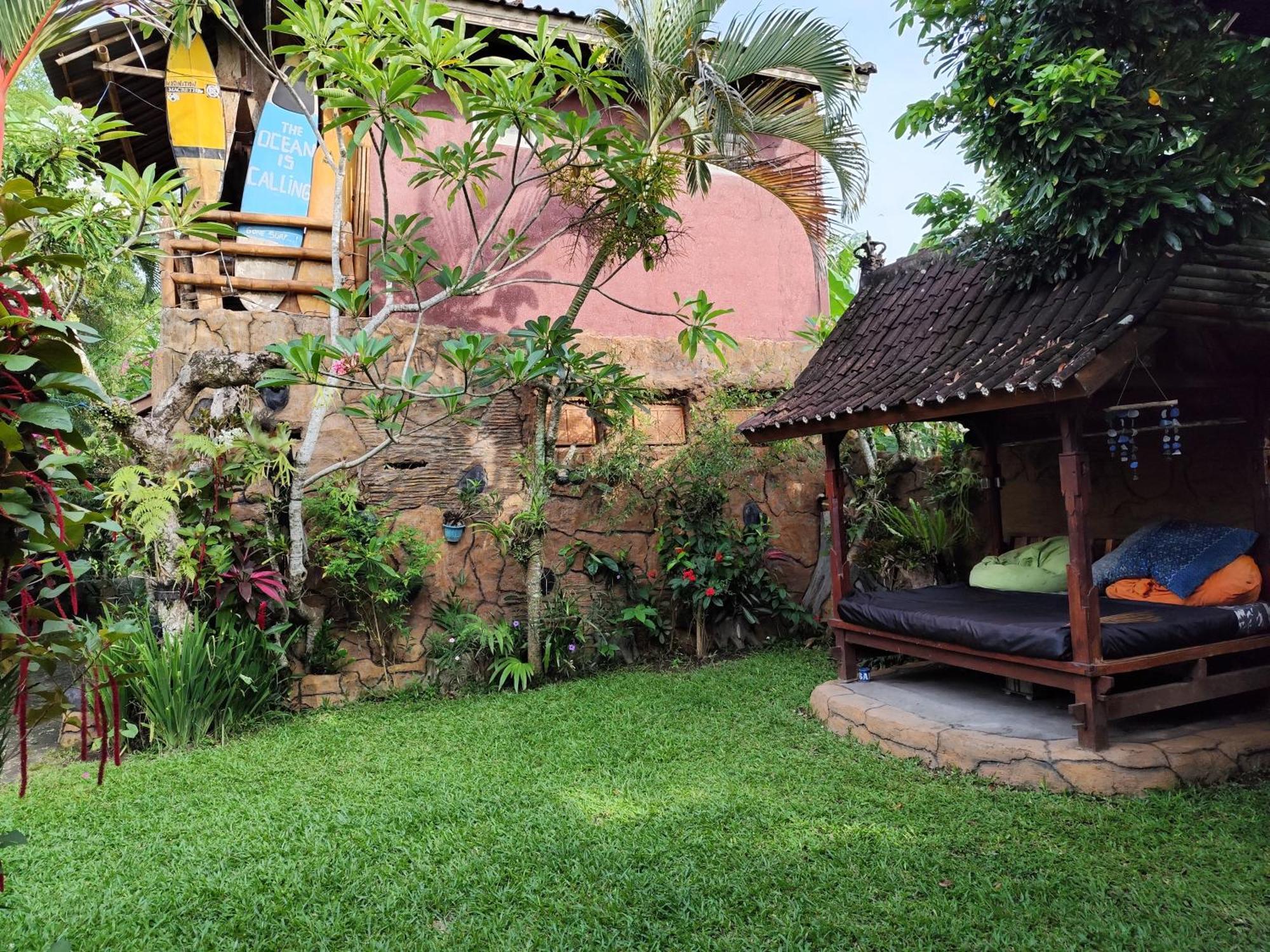 Bali Bungalow Medewisurf-Homestay Airsatang Exterior foto